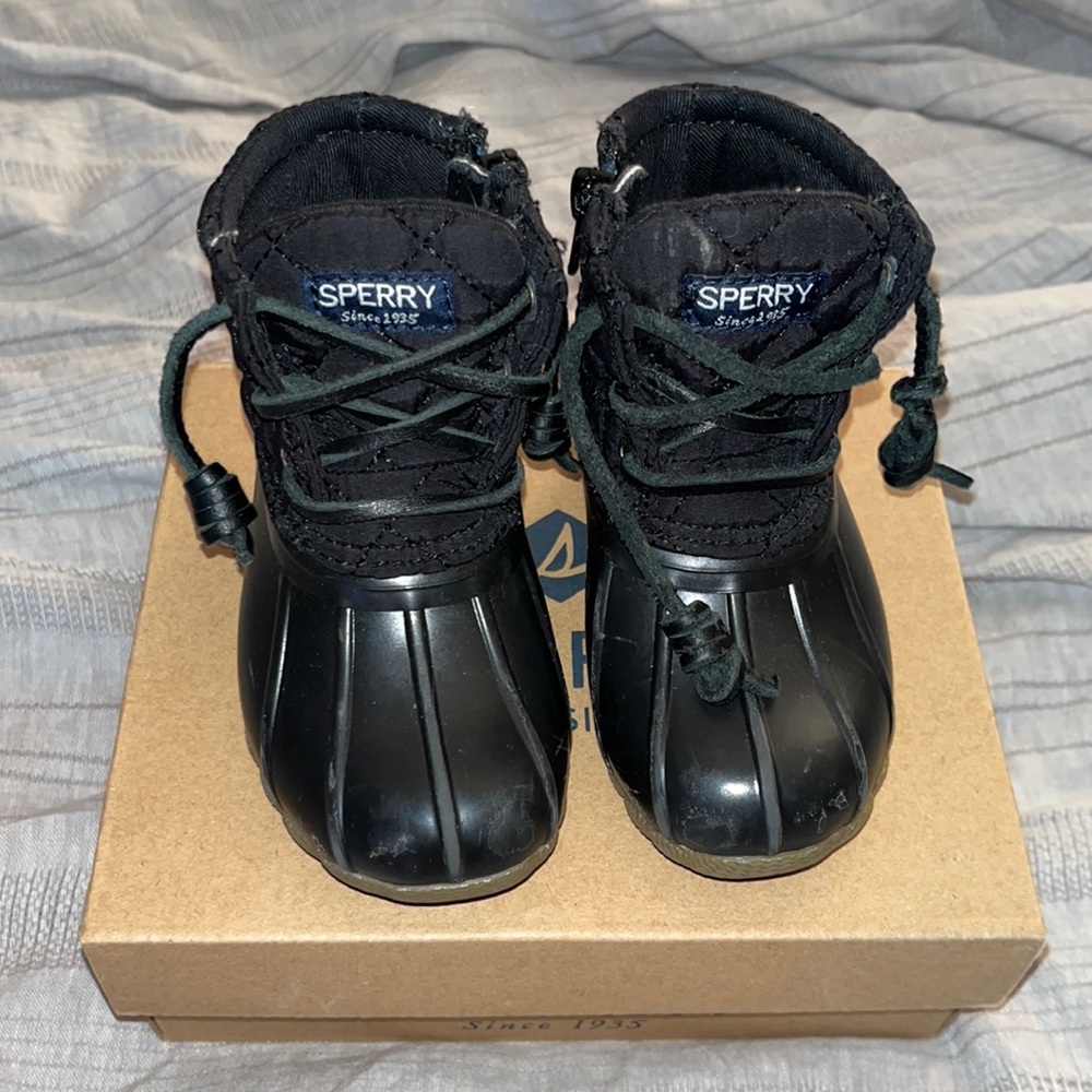 Kids Sperry Saltwater boot/black size 6